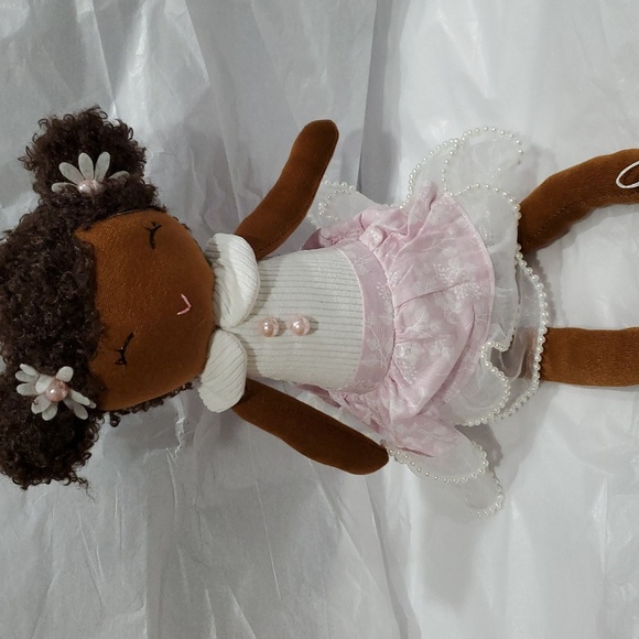 Pretty‎ brown skin Ballerina doll in pink white chiffon pearl trim dress - Picture 4 of 14